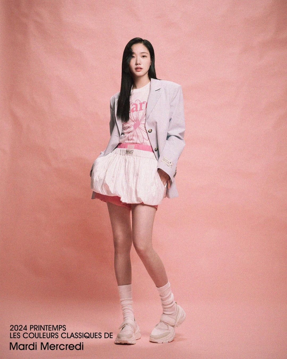 金高銀用泡泡裙加上西裝外套混搭出獨特風格