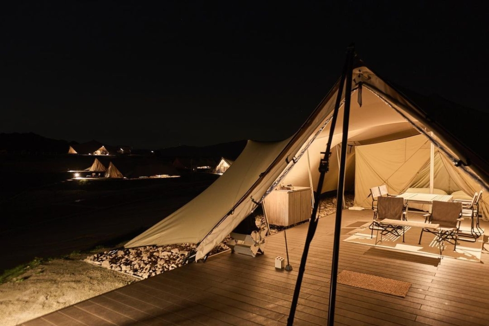 帳篷使用Snow Peak為YAKEI SUITE特別設計的帳篷「LAND CAVE」