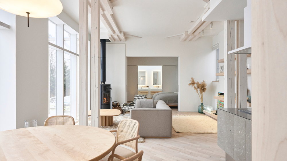 SHIRO近日竟直接跨足旅宿業，在北海道長沼町打造一棟純白建築「MAISON SHIRO」