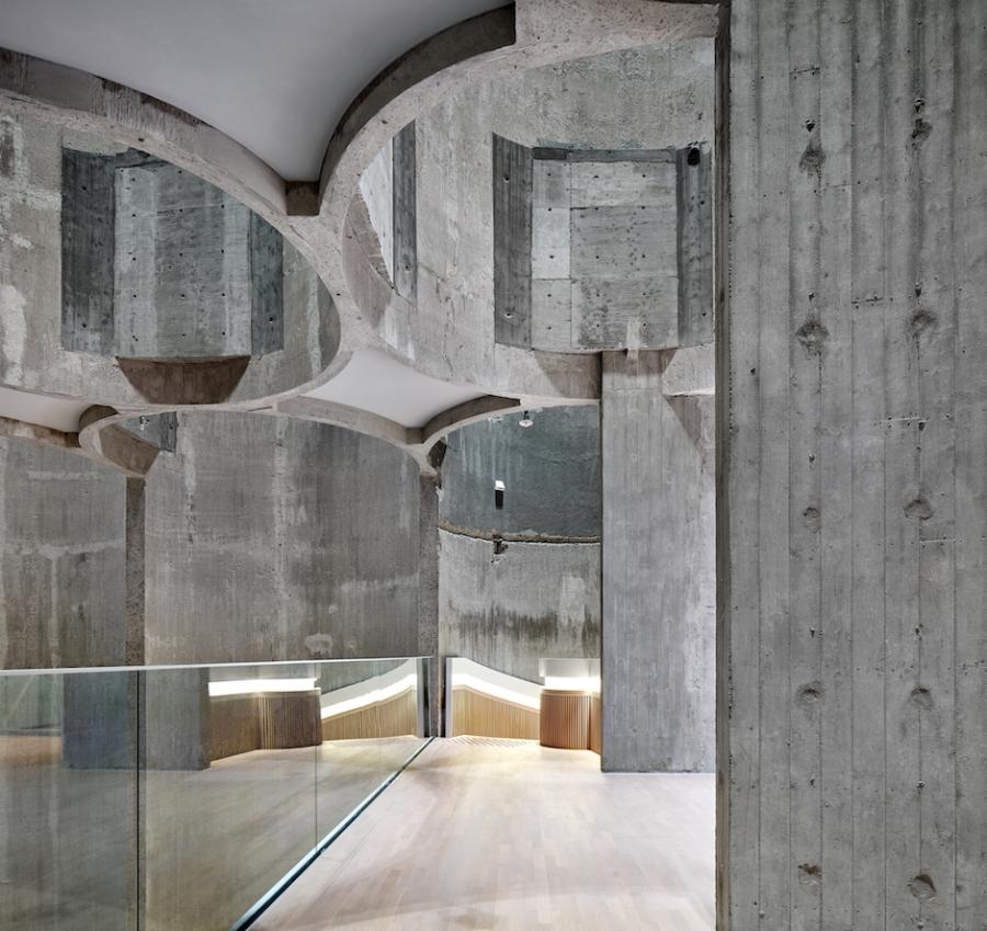 抬頭一望也能見到裸露的圓形和拱狀結構