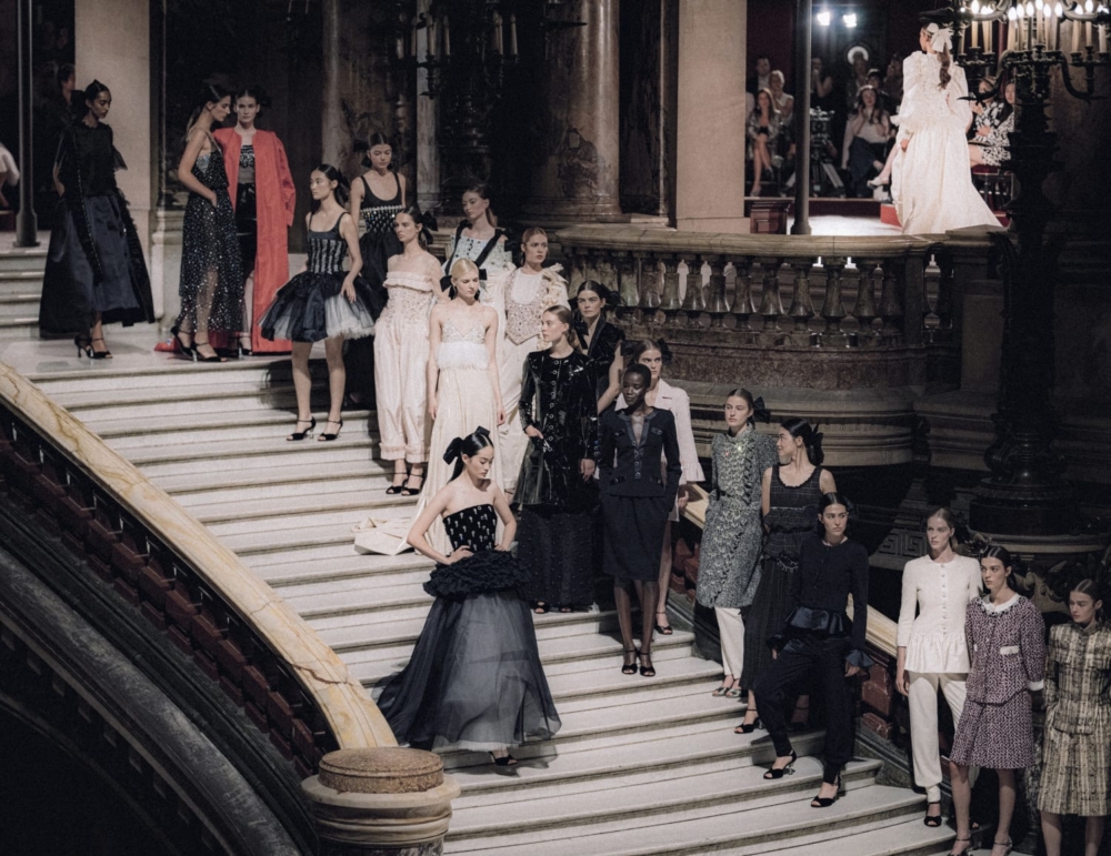 CHANEL秋冬高級訂製服系列借鏡了經典芭蕾服