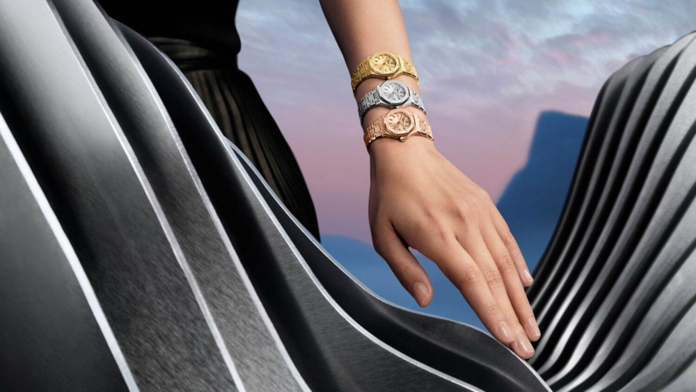 Royal Oak皇家橡樹系列迷你霜金石英腕錶Ref.67630BA.GG.1312BA.01