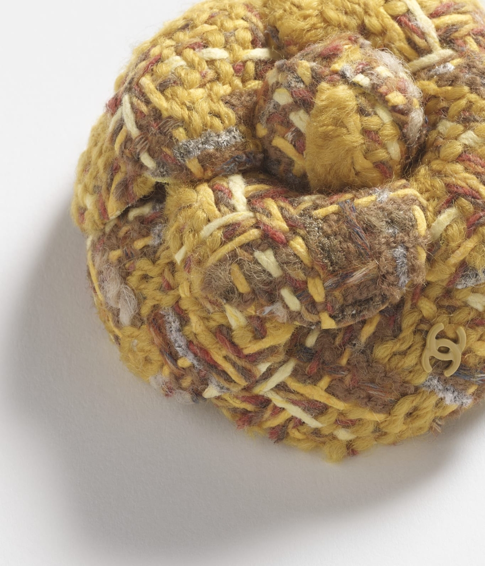 看見香奈兒斜紋軟呢豐富的色彩和創意應用。