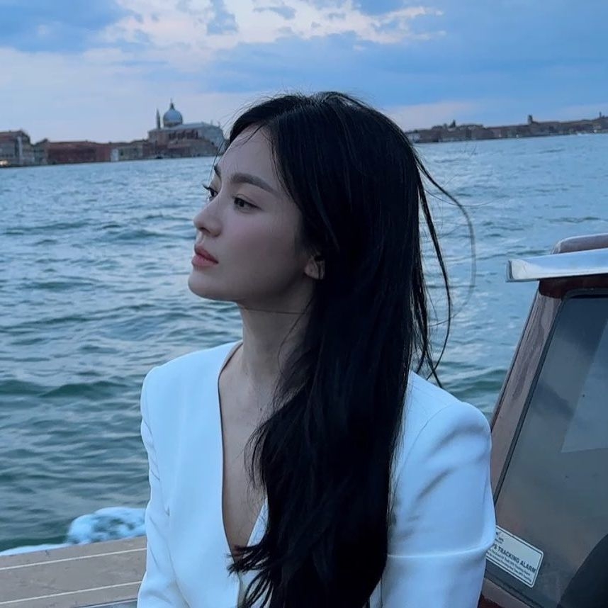 側顏也充滿故事感