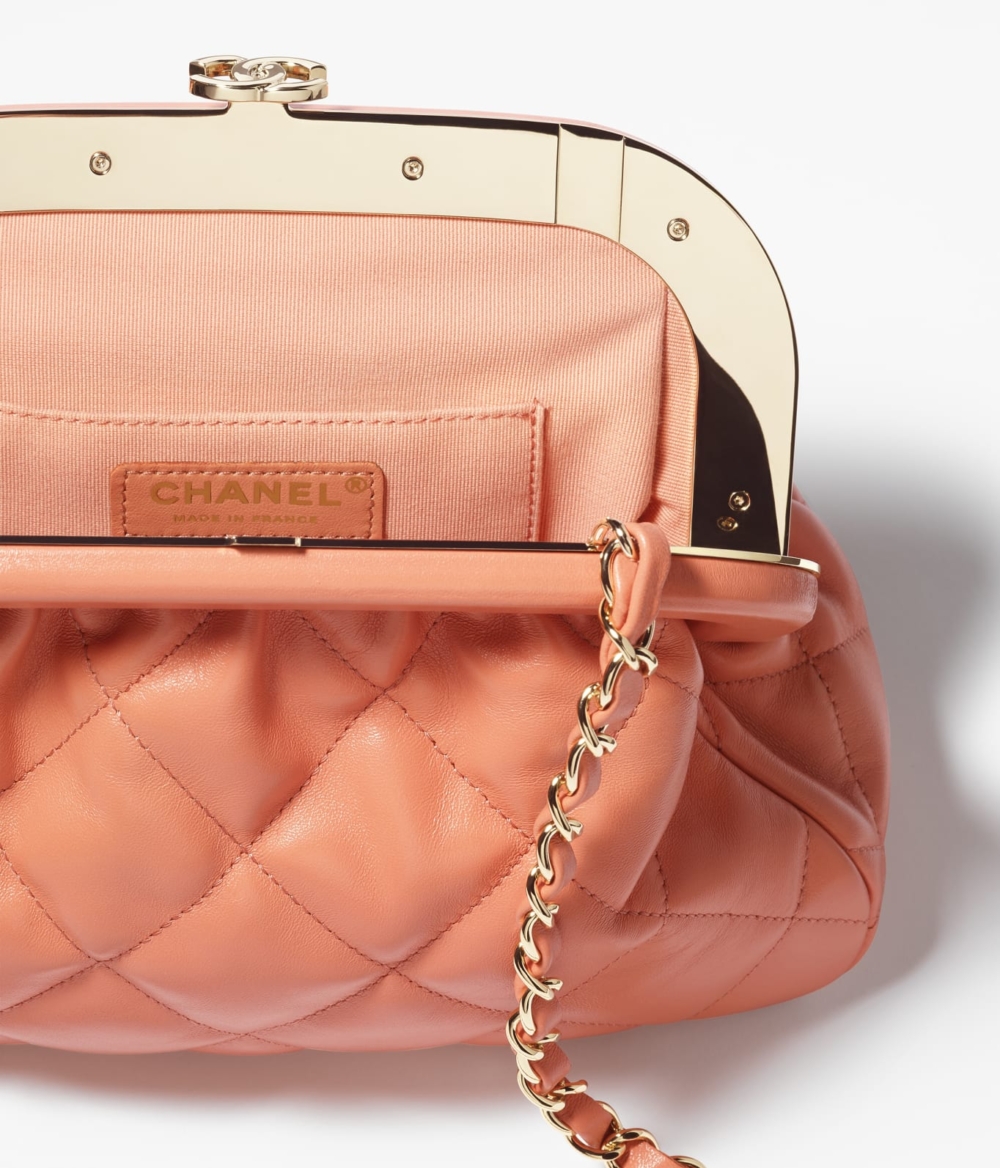 素面設計頂部有個小小的品牌Logo