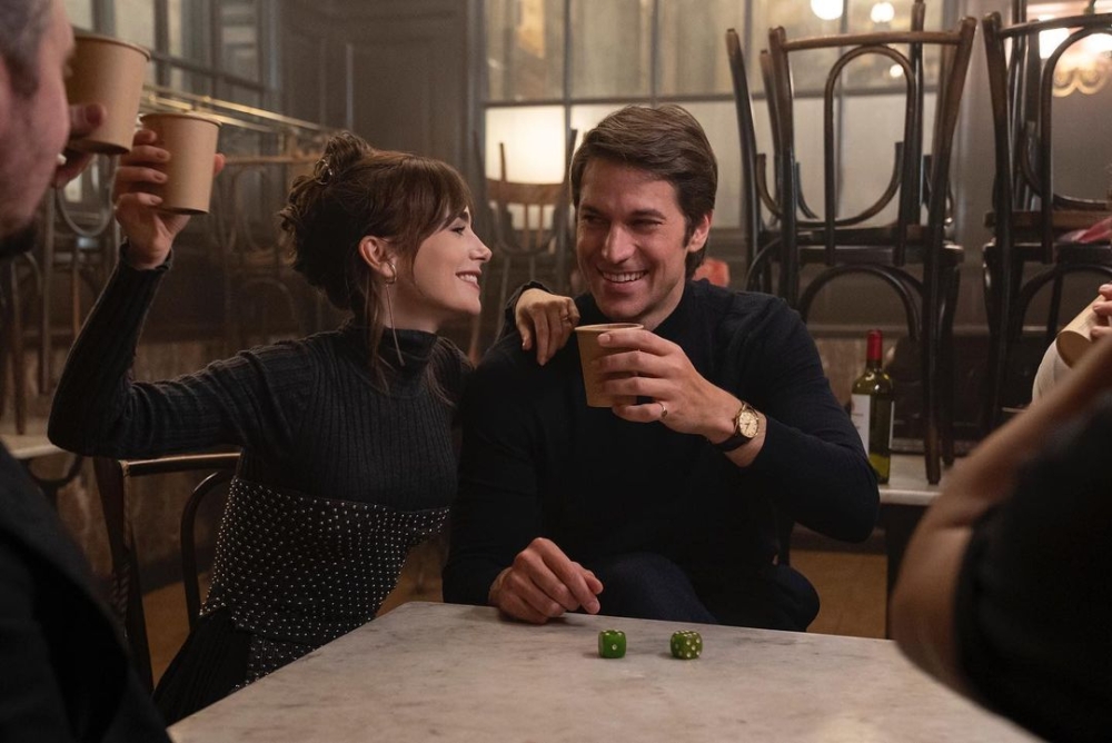 艾蜜莉的戀情也是一大看點