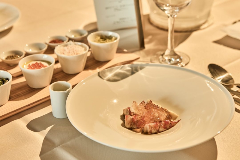 米其林一星的主廚義武弘樹帶來法式餐點