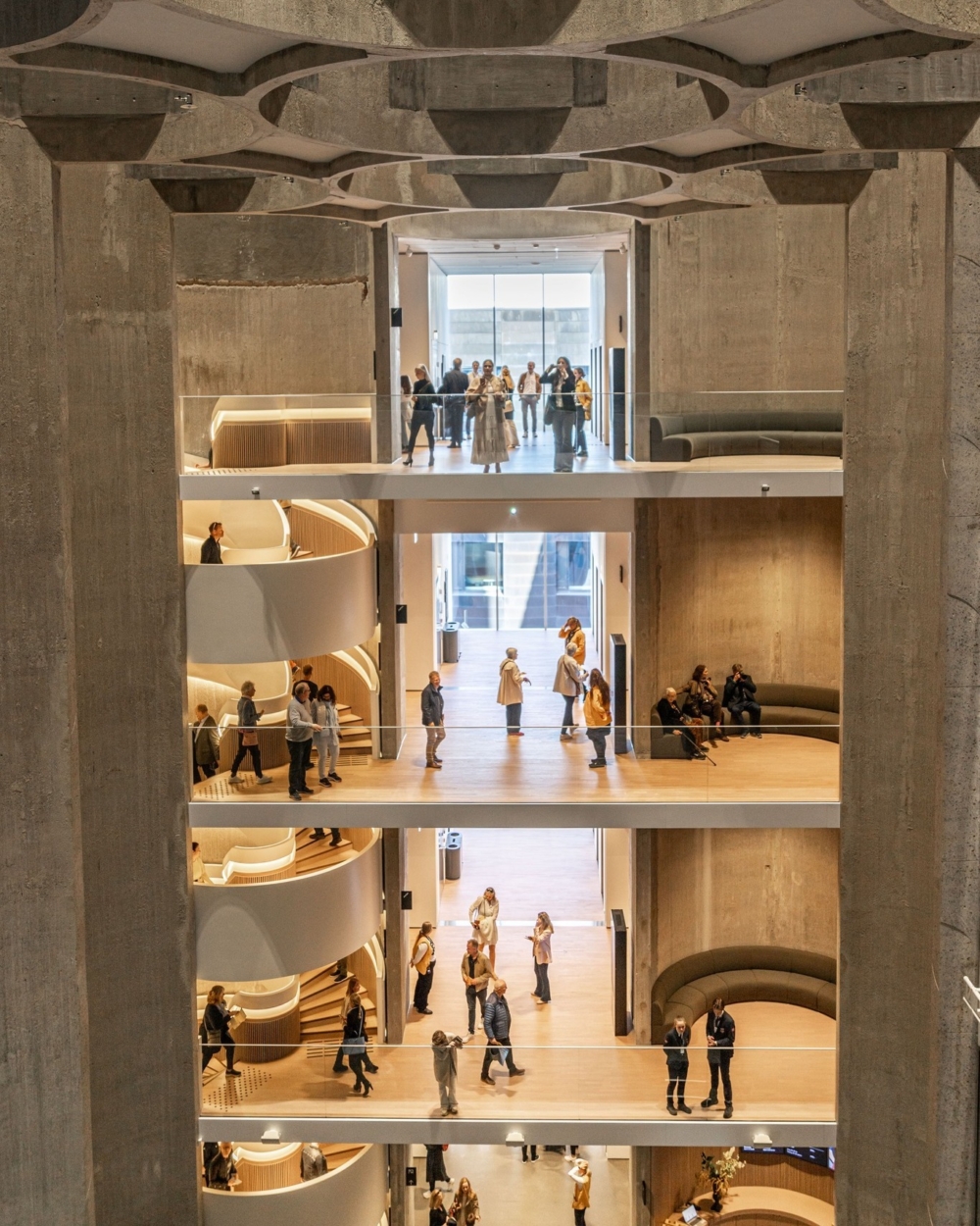 以美術館的身份重生