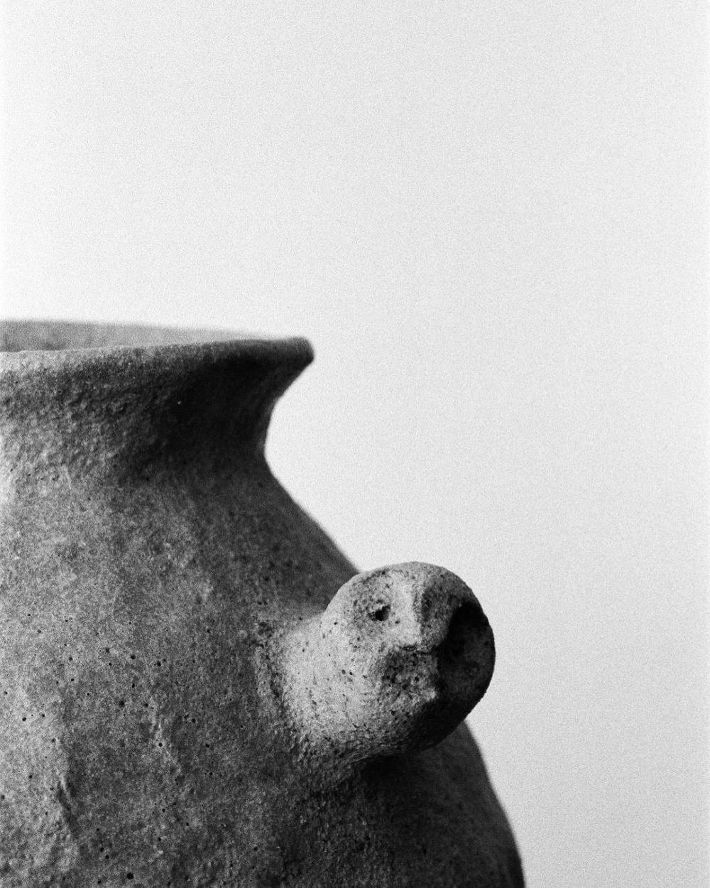 不管你如何去修飾覺得不完美的地方，經過高溫燒製後，又會變回原先那個不完美的模樣