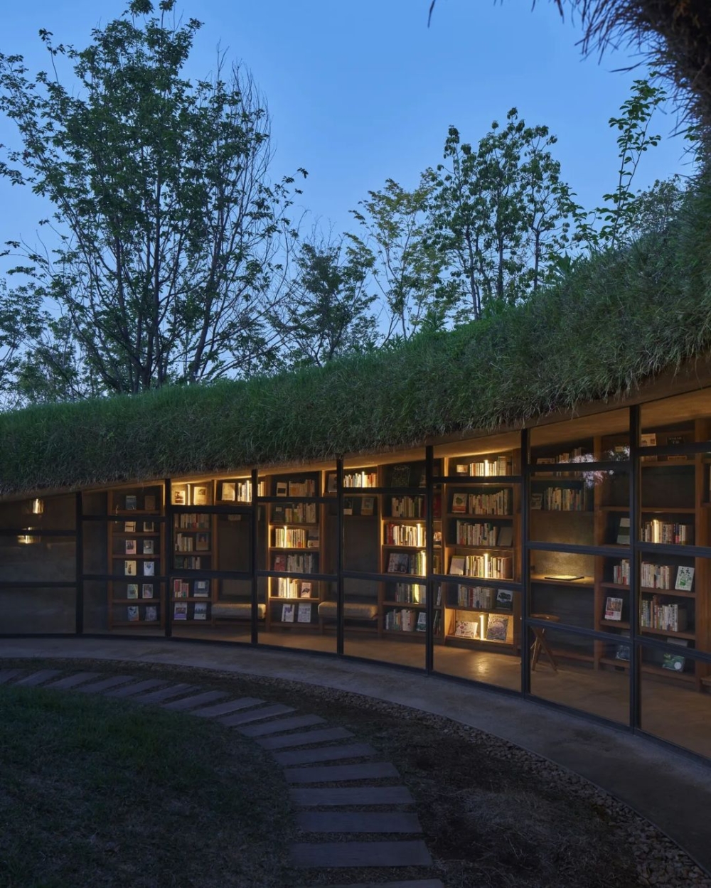 建築風格可以看見運用許多自然素材。