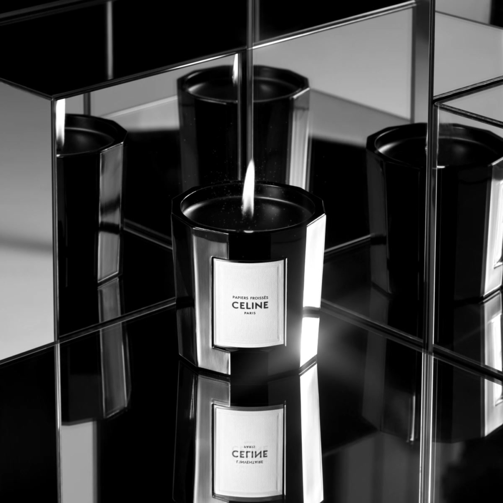 CELINE的香氛蠟燭呈現了CELINE HAUTE PARFUMERIE系列香水瓶的線條