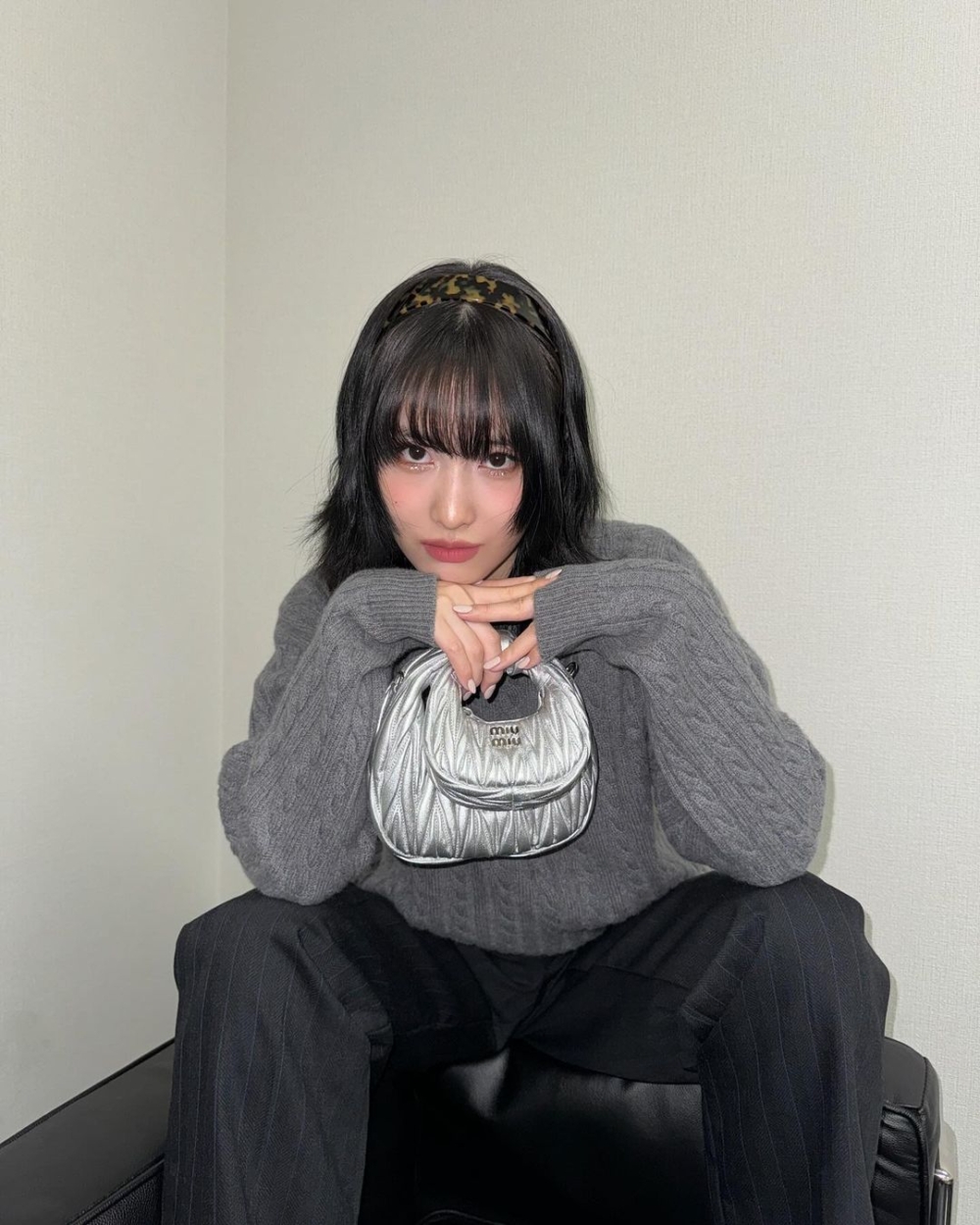 Momo則展現了略微性感、率性的一面