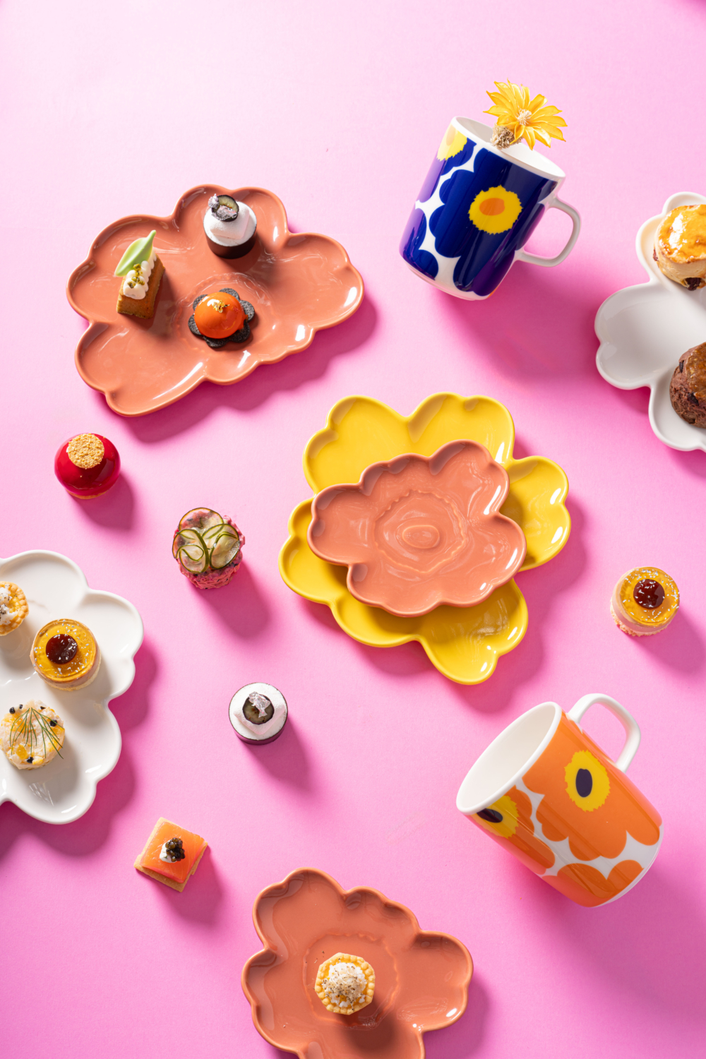 是次聯乘下午茶特意用了Marimekko 2024春夏家品,當中均為慶祝UNIKKO印花誕生60周年而推出的一系列極具收藏價值的周年限量產品,包括UNIKKO 60周年限量馬克杯、3D立體UNIKKO形狀陶瓷碟。值得一提的是聯乘合作期間的全系列家品,均可以於Marimekko門市及網上商店購買。
