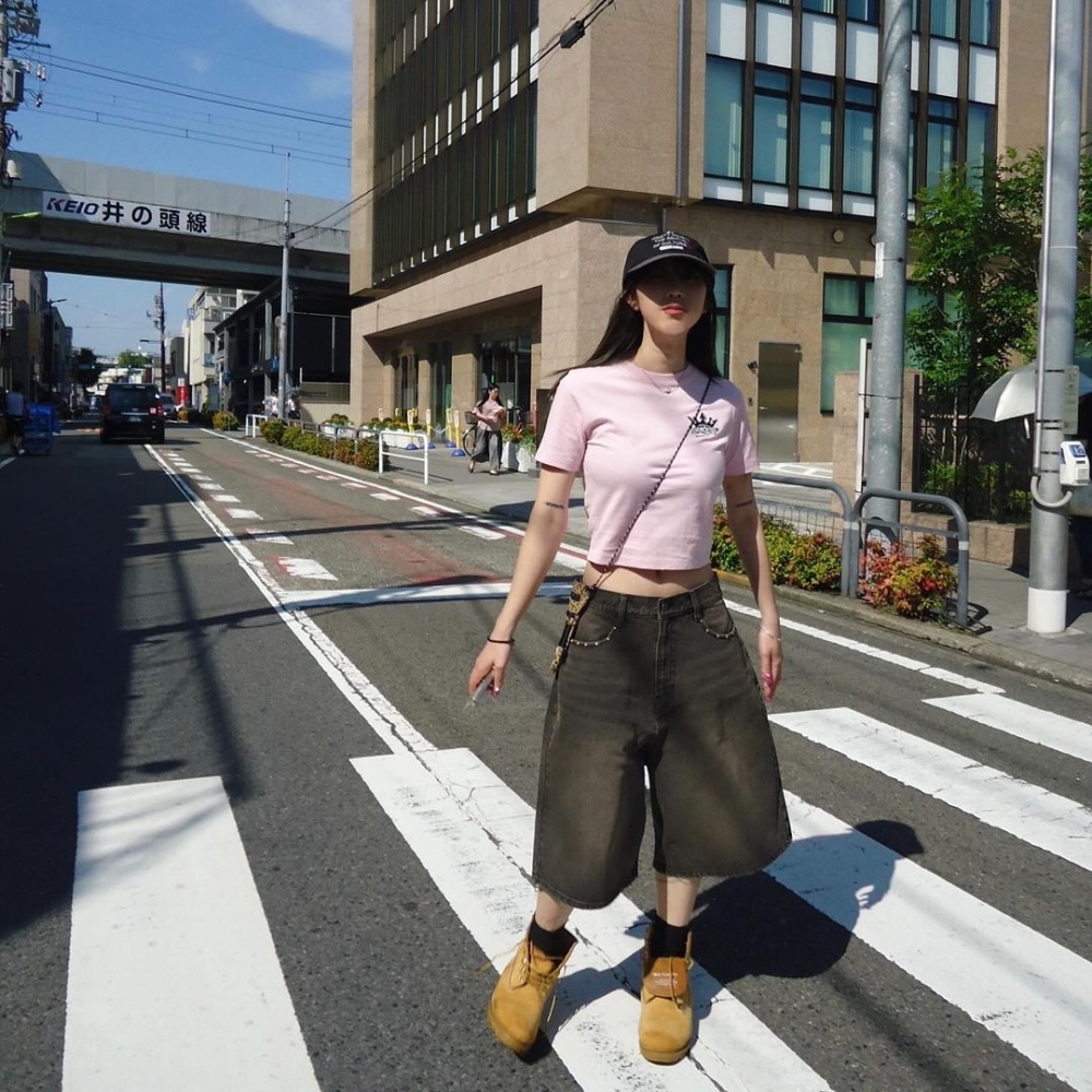 工裝感十足的戶外風黃靴,可以避免頭重腳輕的狀況