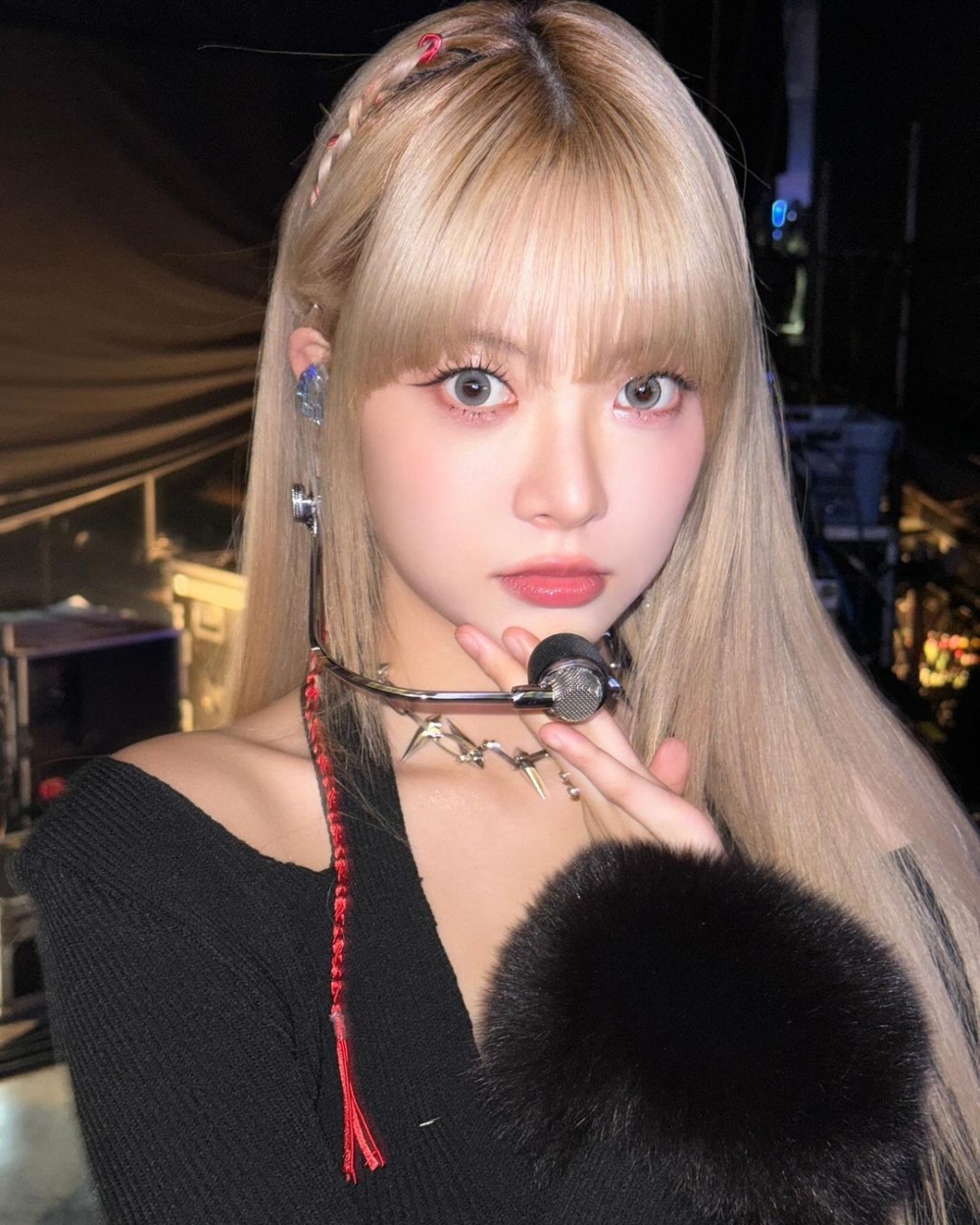 恩採的金髮也讓他看起來更精緻