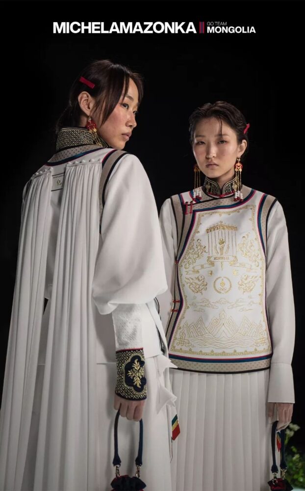 能見到奧運火炬及巴黎奧運會會徽設計