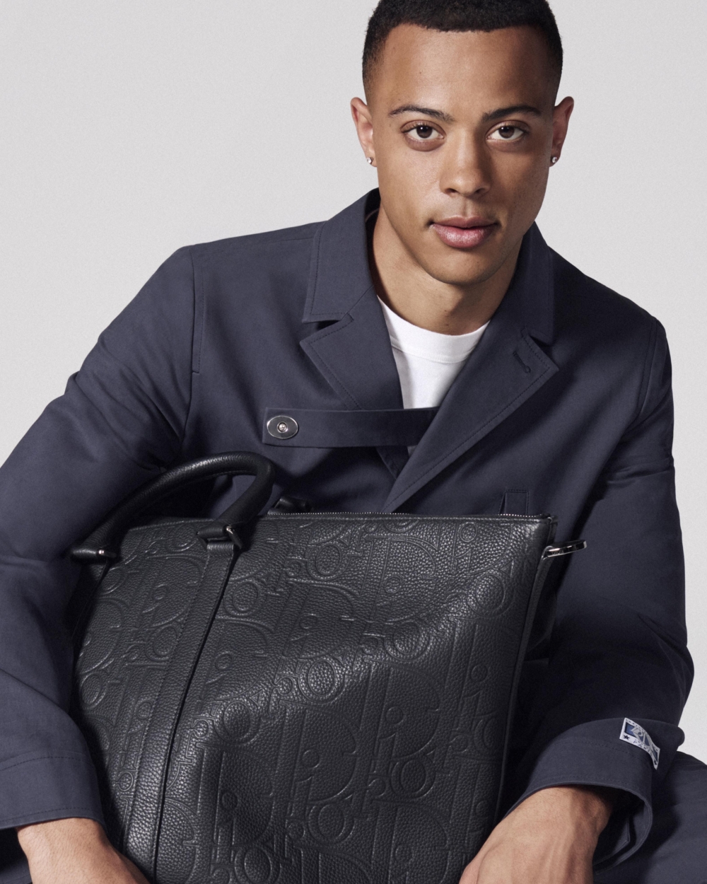 Sasha Zhoya的好身材就像是天生衣架子，展現過人魅力