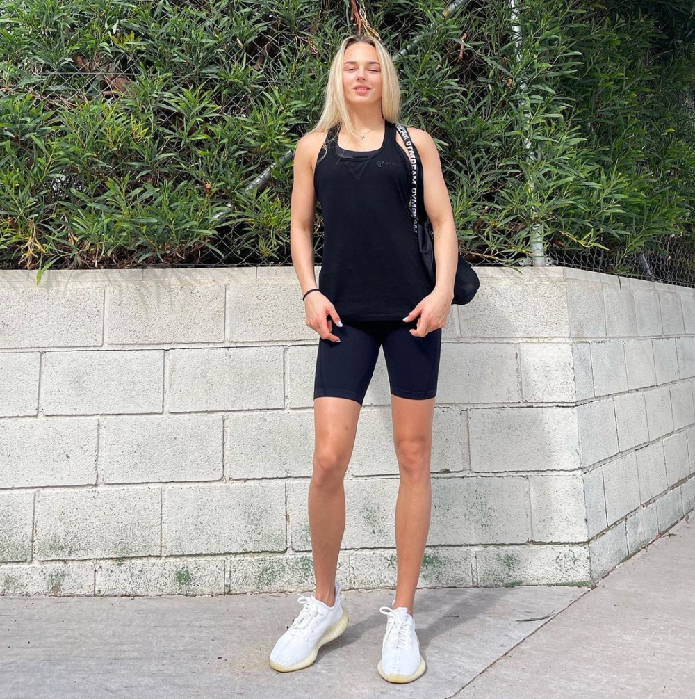 Daria Bilodid接近9頭身的比例，很快的就有公司提出想請她擔任模特兒