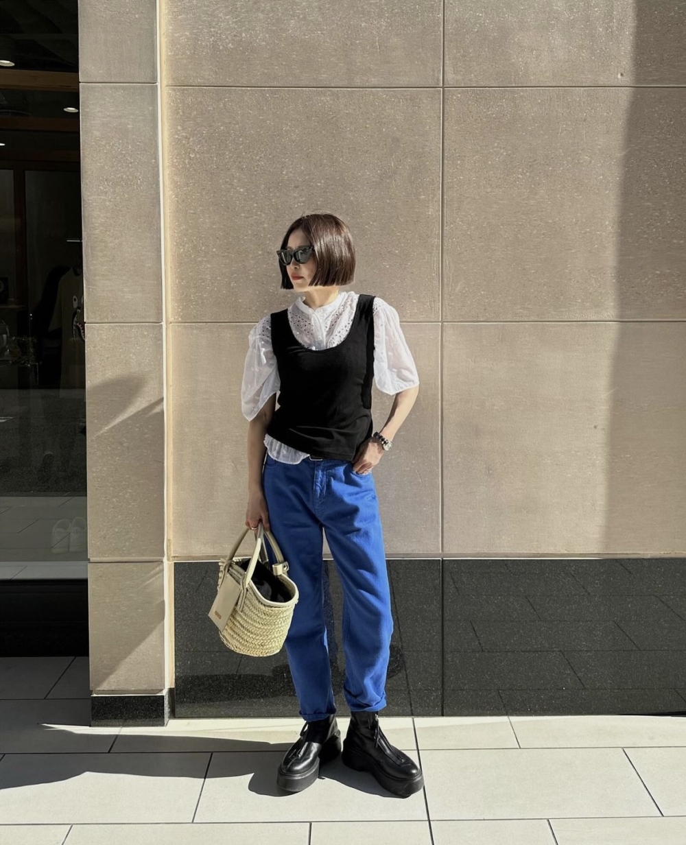 oksoon kim用簡約的單品穿出個人風格。