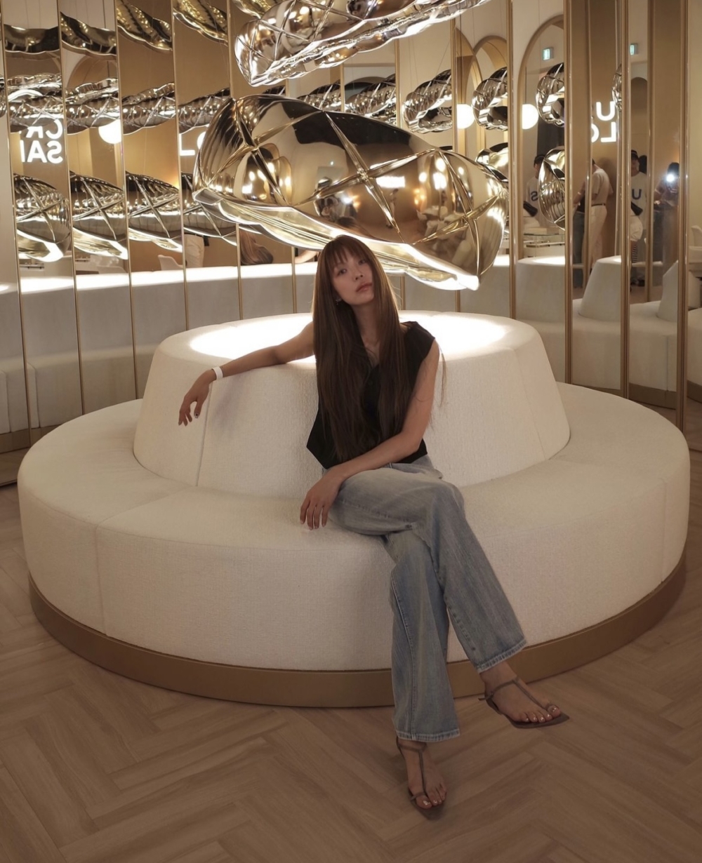 時髦且輕鬆的穿搭氣息。