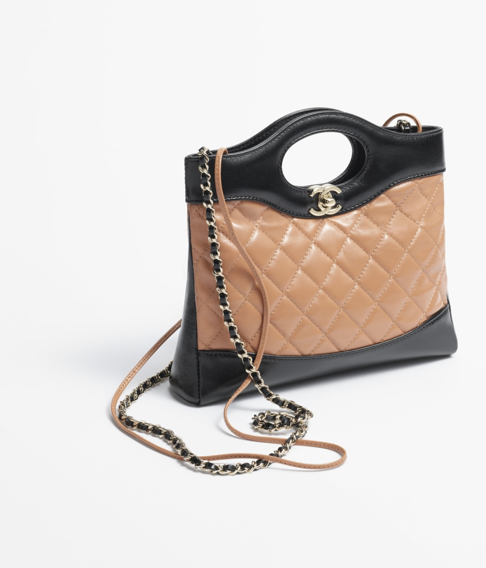 品牌標誌性的菱格紋縫線作為手袋主要元素。