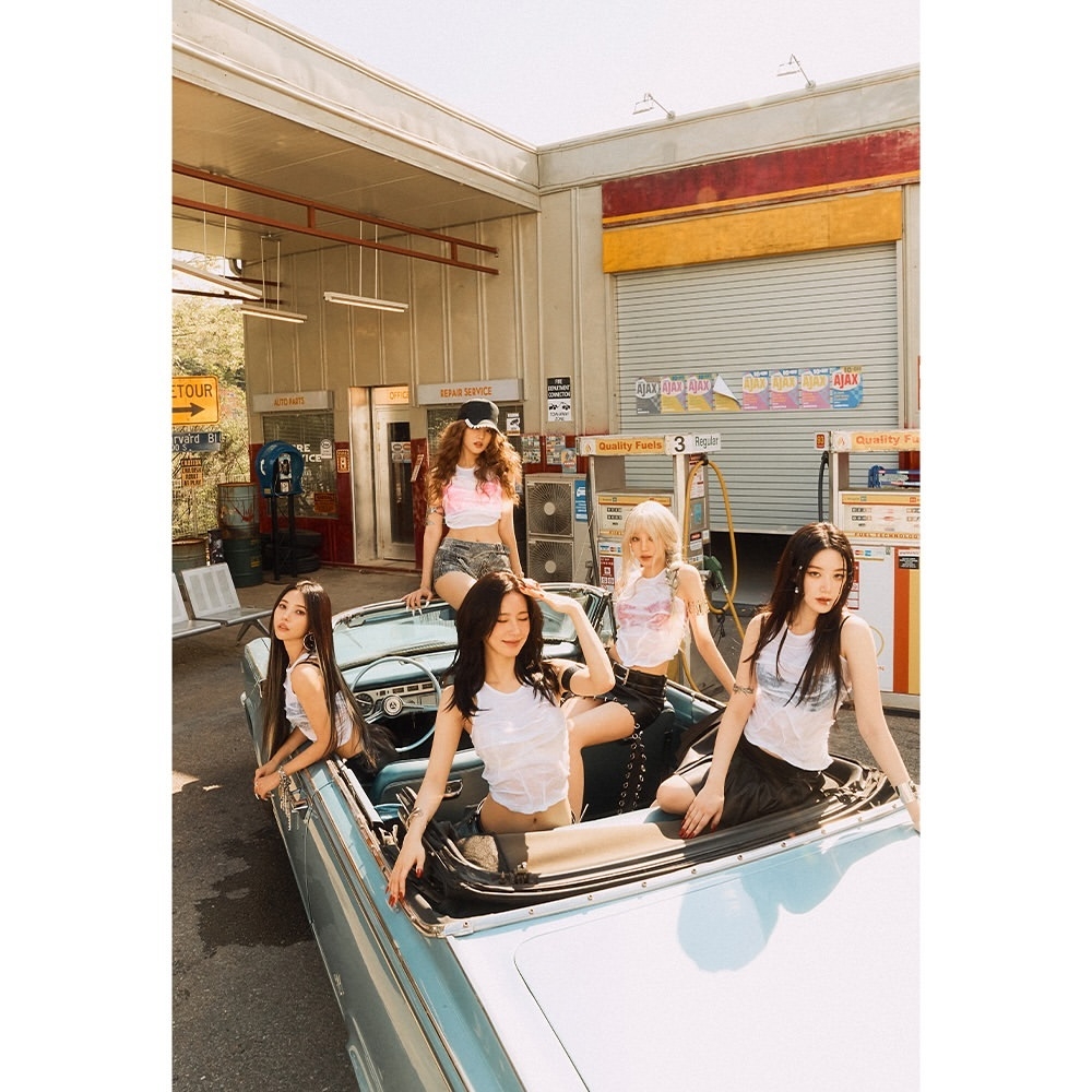 (G)I-DLE近期發佈的新專輯《I SWAY》中，成員們都穿上Star Cat這件Wet Tanks