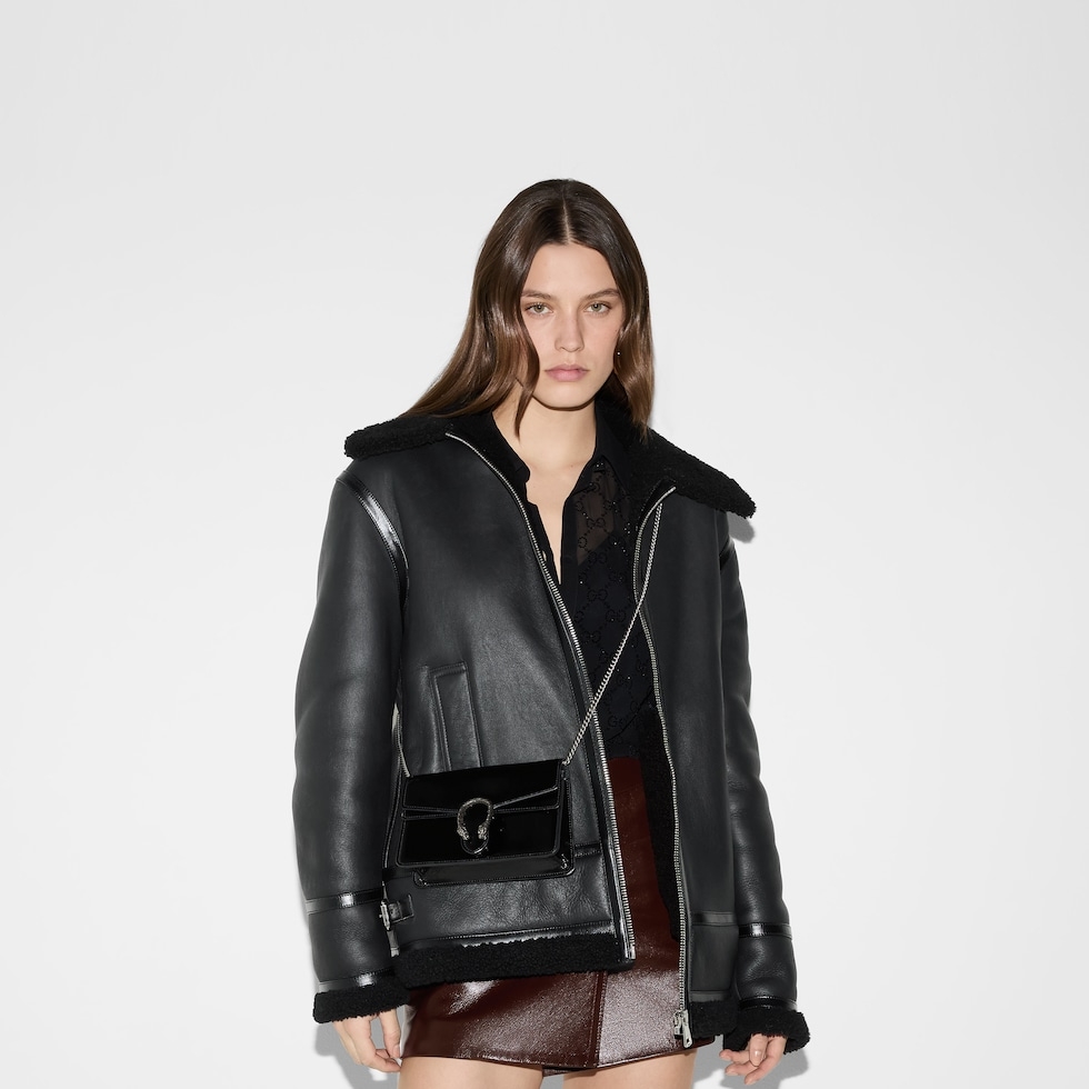 模特兒演繹DIONYSUS SUPER MINI BAG。