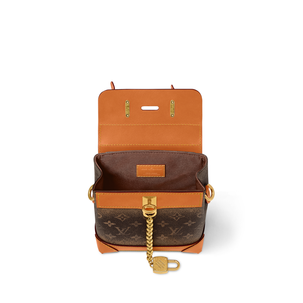 展現前所未有的復古不羈的氣質。