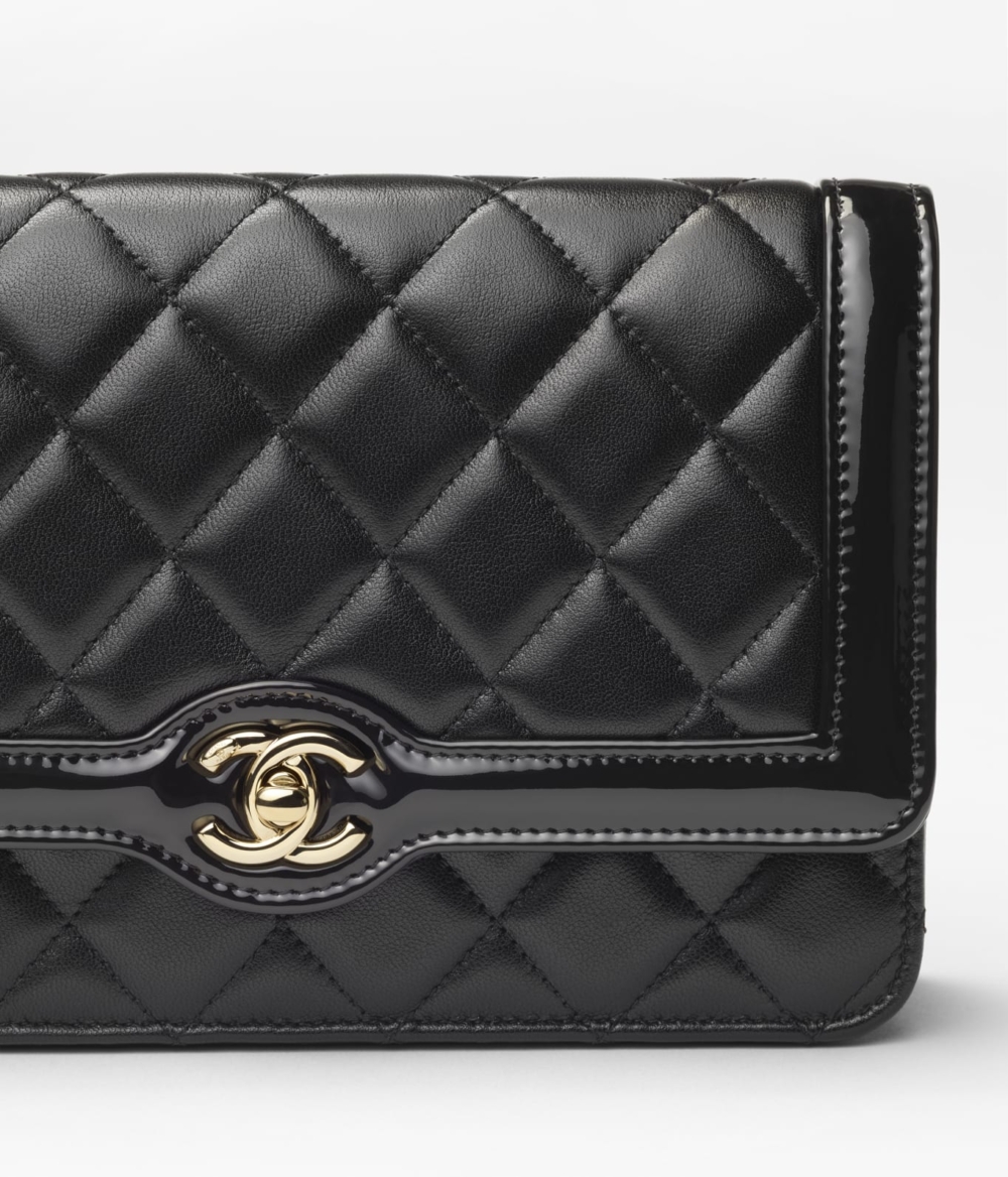 喜愛收藏小皮件作為日常的手袋。