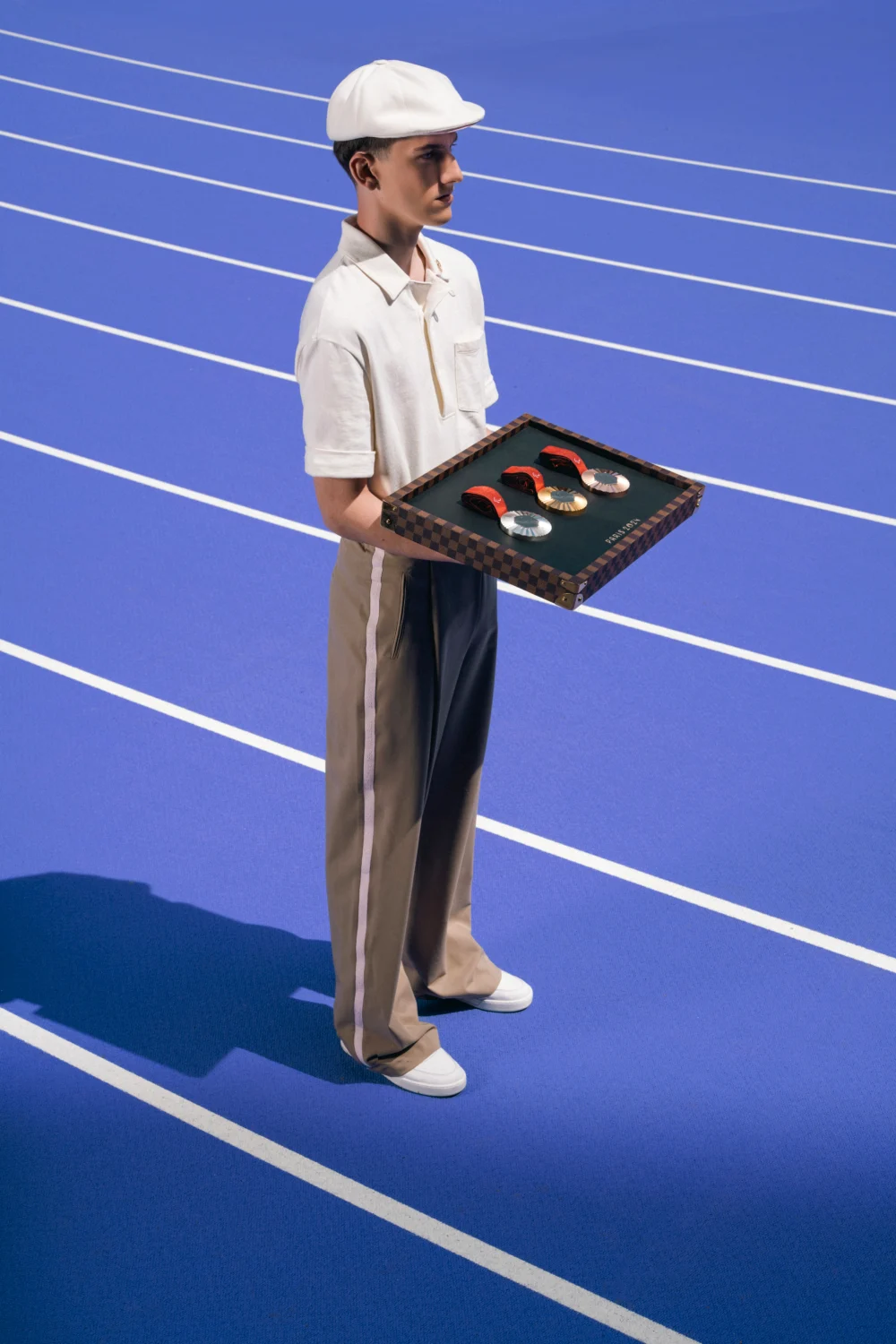 Louis Vuitton設計了獎牌托盤