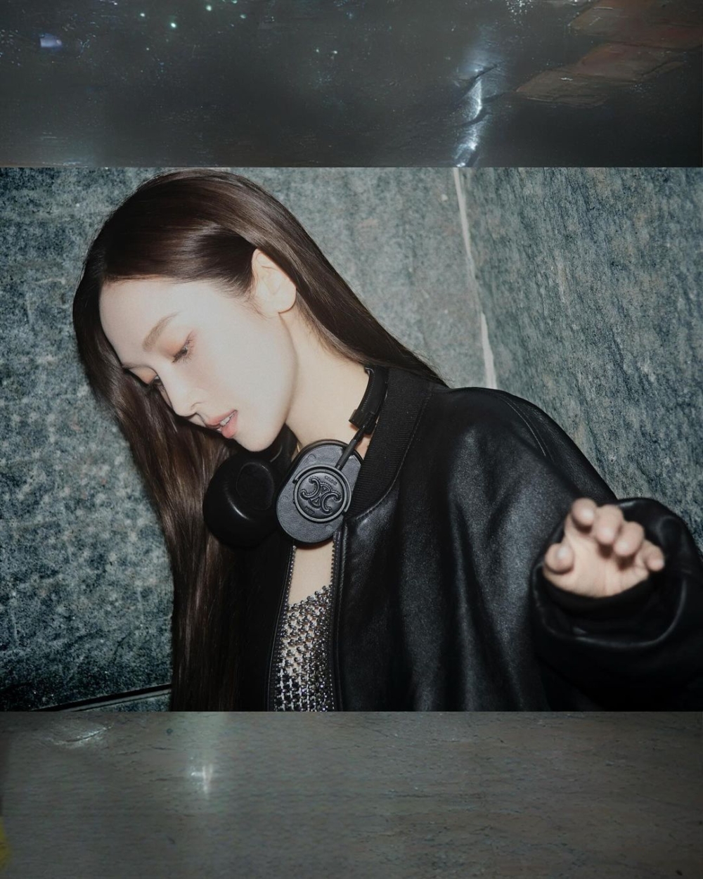 黑茶色的頭髮透出淡淡光澤