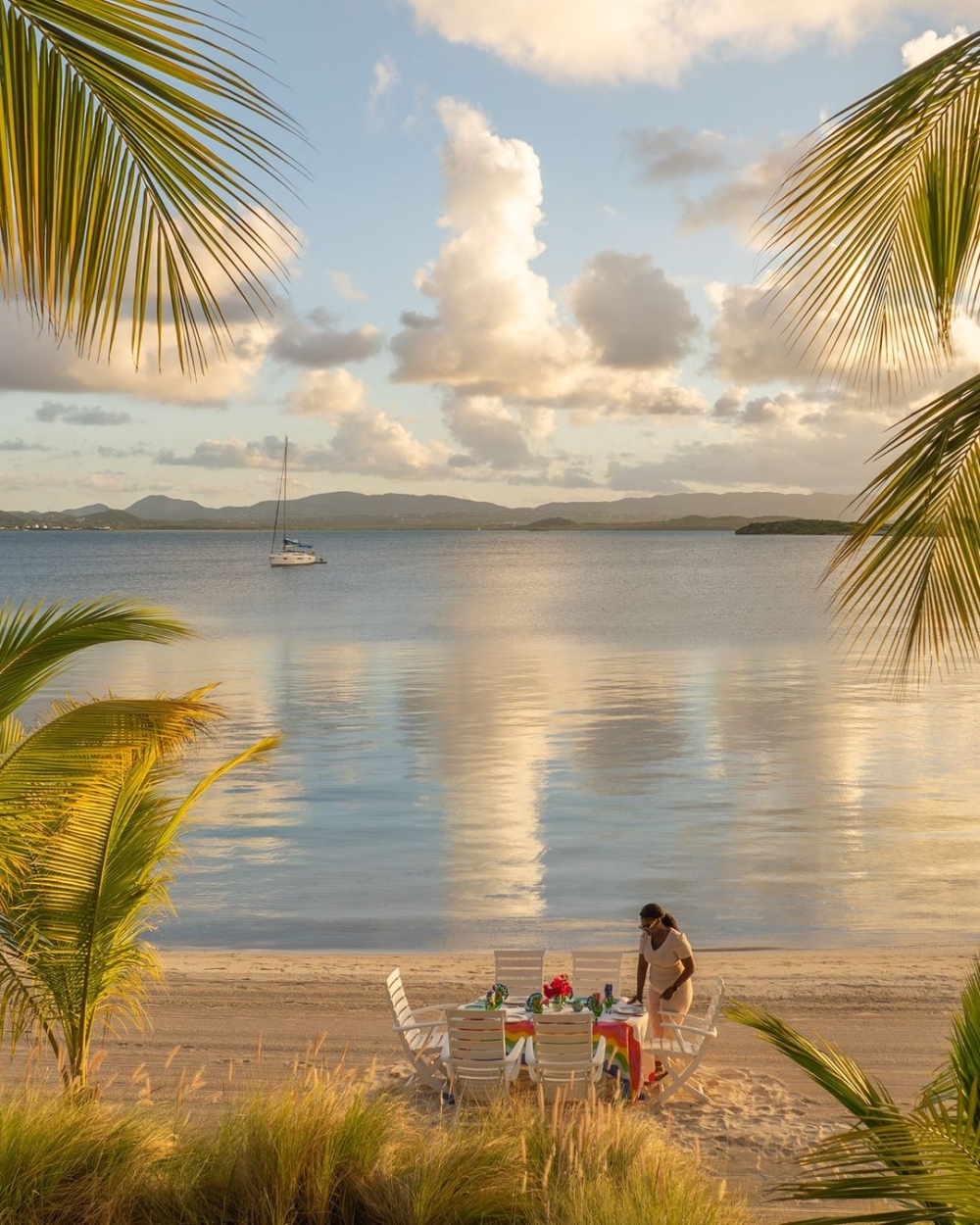 可以體驗專業的水上活動,像是環島遊船、潛水、風帆衝浪、滑水等