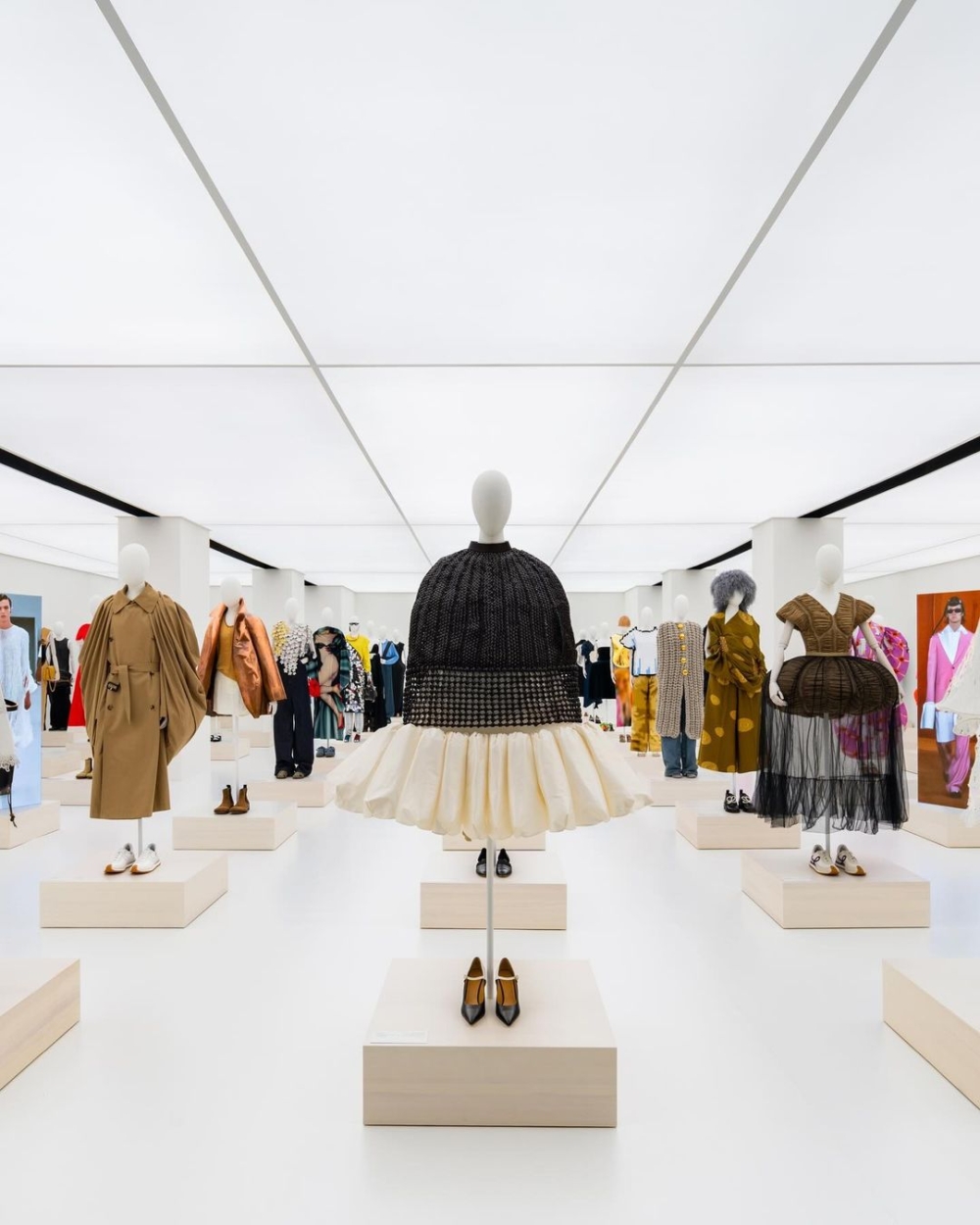 Jonathan Anderson天馬行空的想法得以和服裝結合