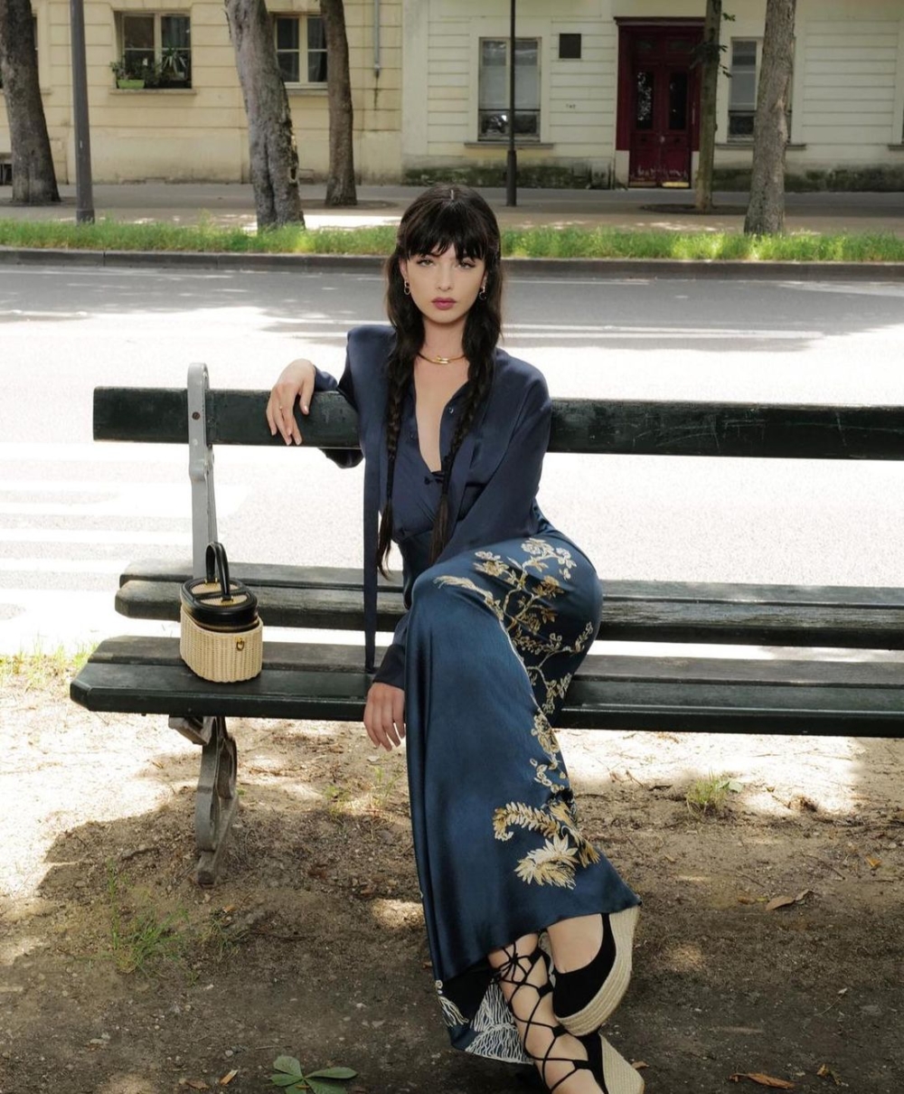 Deva Cassel義法混血的深邃五官受到不少精品品牌的愛戴