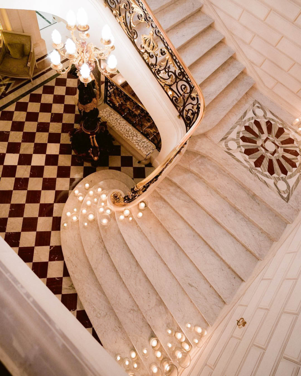 Shangri-La Paris可以看到充滿古典風情的家具