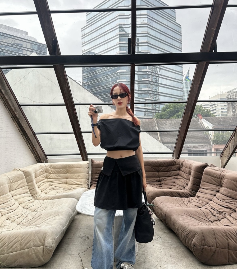 多層次的穿搭適時搭配上不同的單品元素。