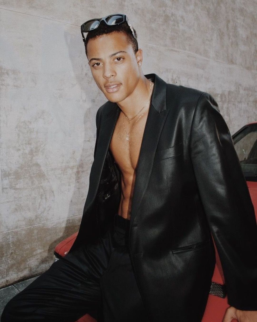 脫下運動服，他私下的打扮也非常時尚