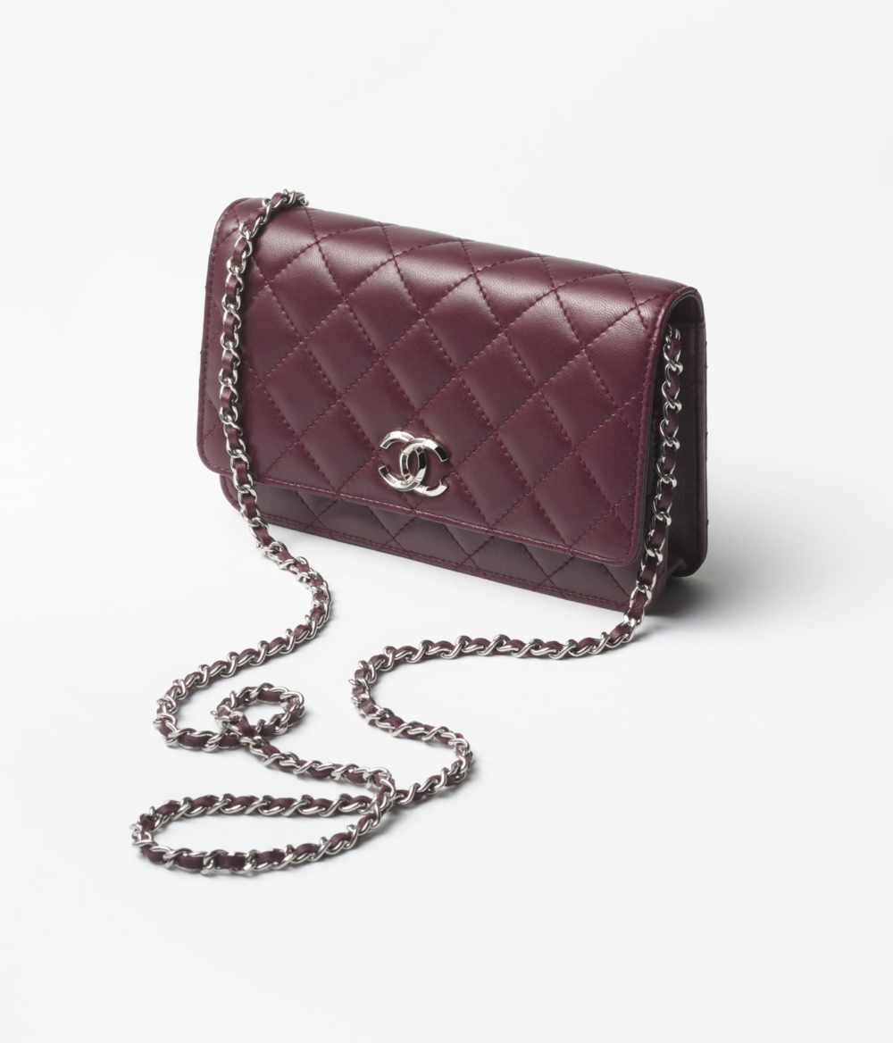 比起大型包款的氣勢，WALLET ON CHAIN反而更加率性。