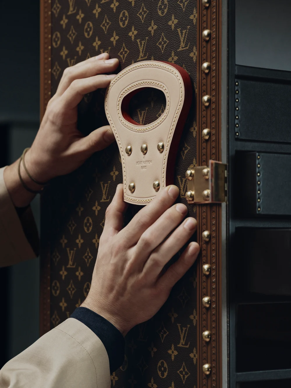 Louis Vuitton打造聖火火局專用行李箱