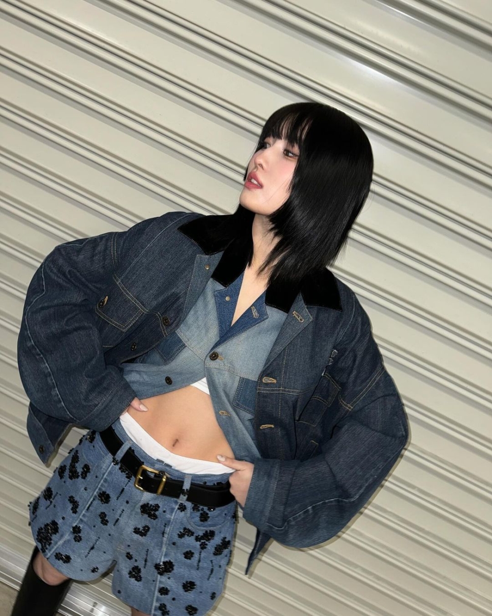 Momo展現了略微性感、率性的一面