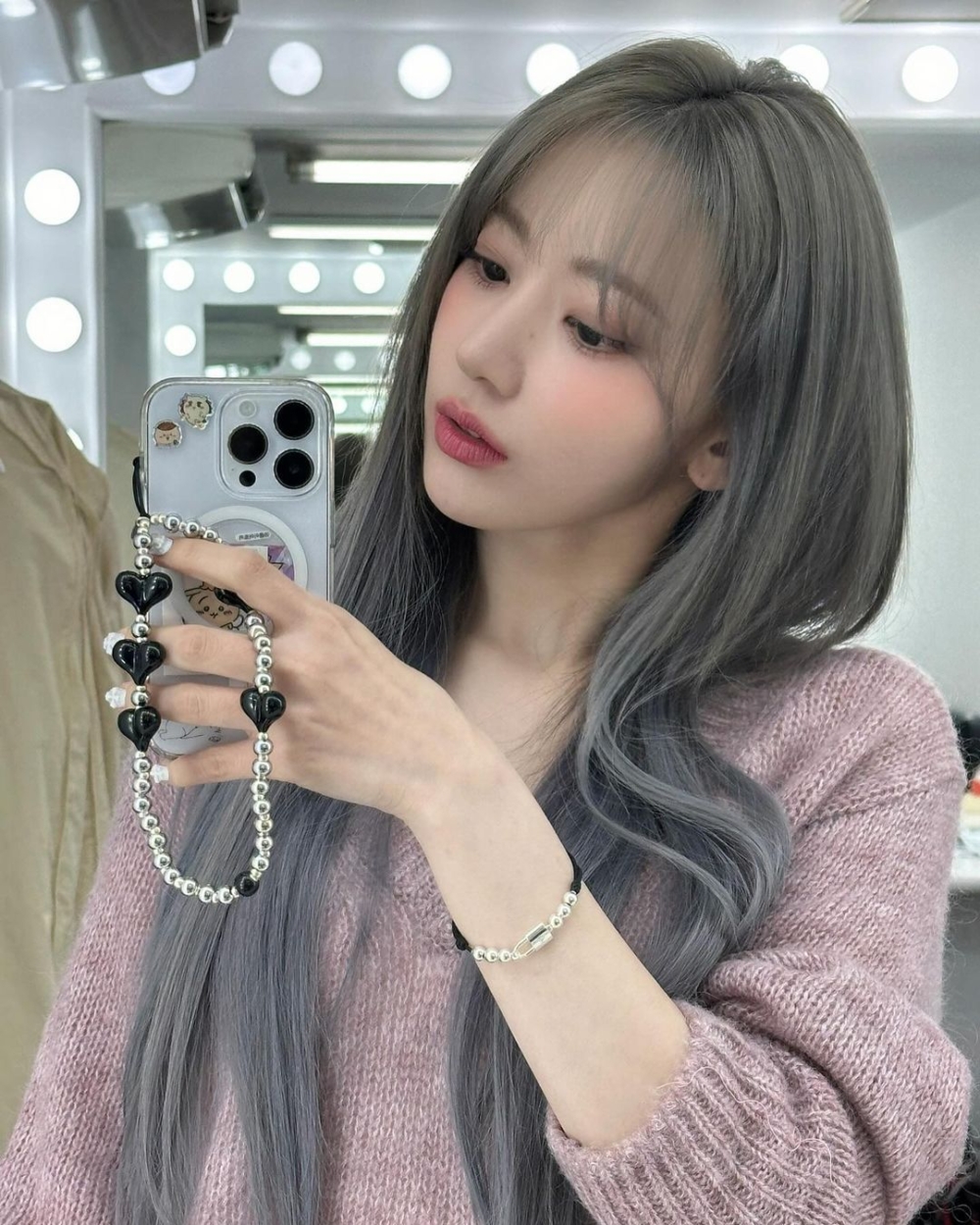 亞麻灰可以襯托膚色