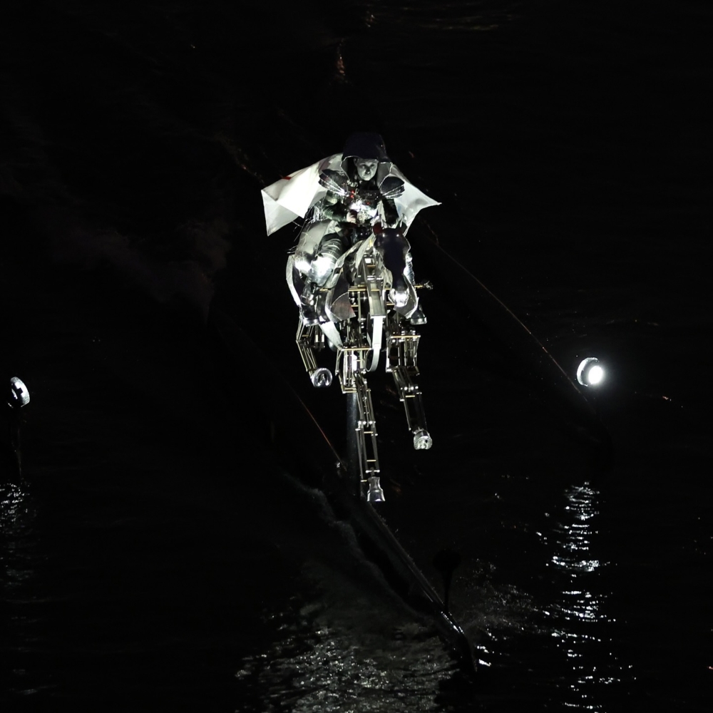 馳騁塞納河的女騎士形象體現了奧林匹克精神以及對和平與團結的構想。