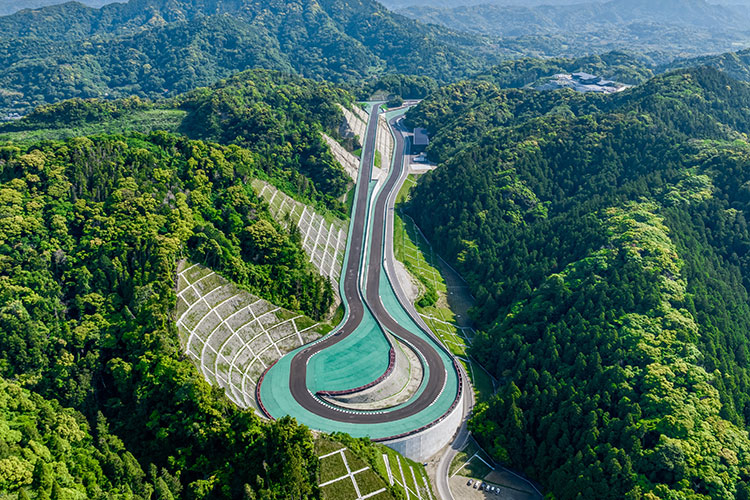 F1 (Formula 1)賽車迷肯定要認識的日本Magarigawa Club。