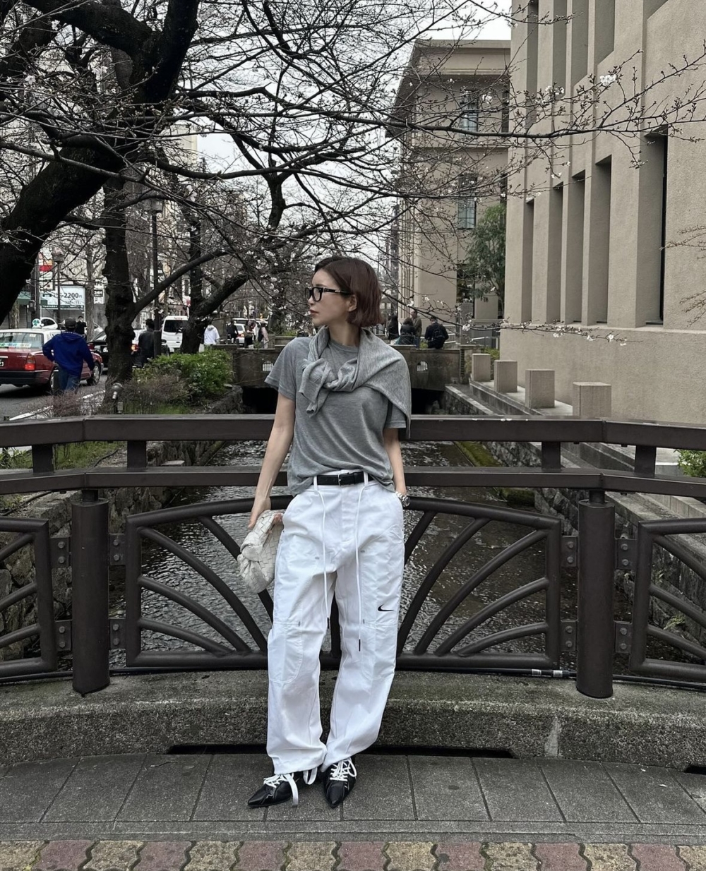 白褲總能襯托出優雅簡約的氣質。