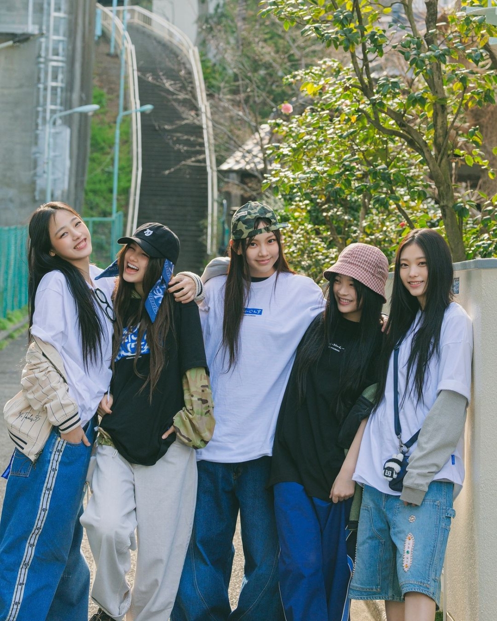 女生上身寬鬆T恤更有少年感也更減齡