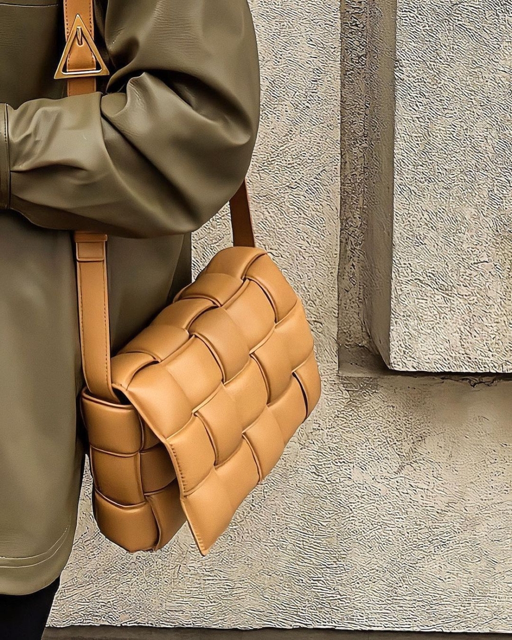 Daniel Lee設計的雲朵編織包熱賣