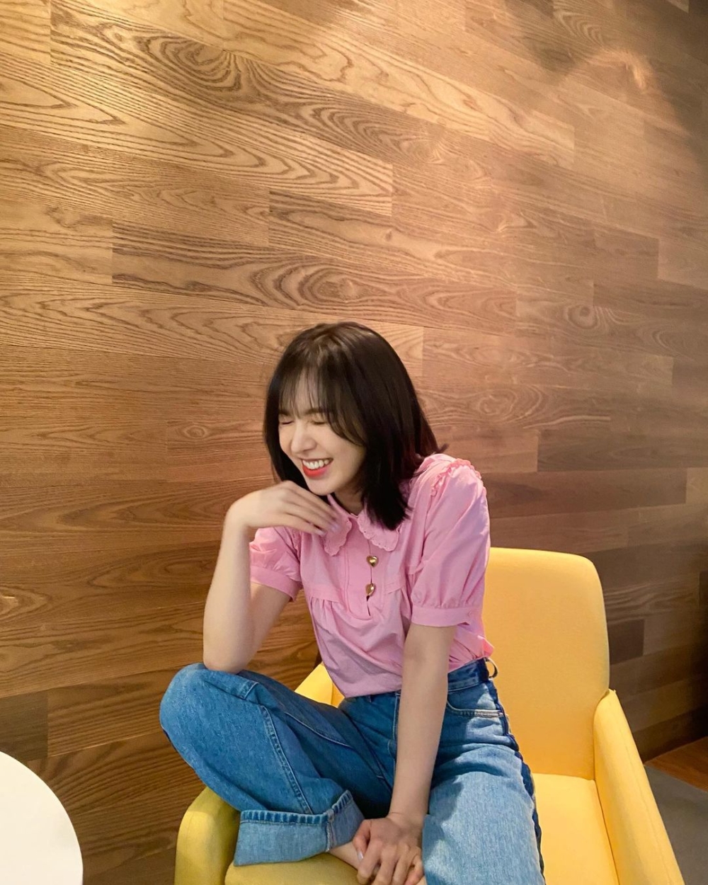 齊肩款的鎖骨髮隨性時髦