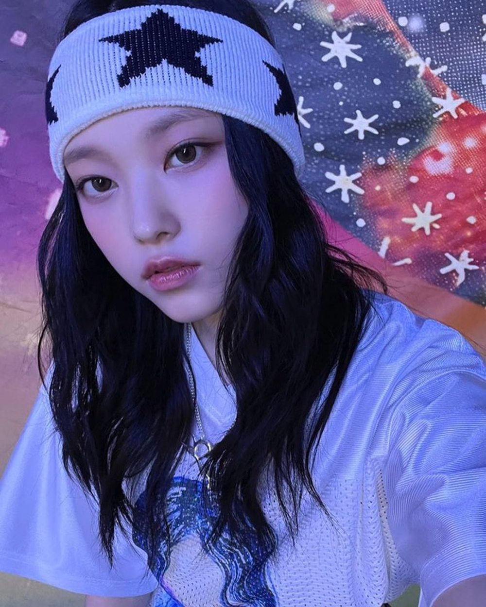NewJeans夏天寬髮帶造型