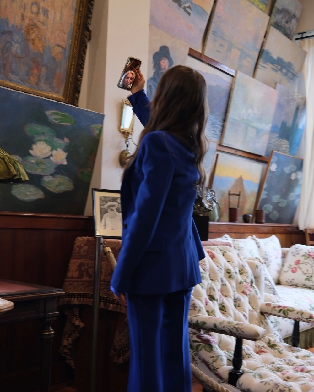 Emily在本季中再度造訪許多巴黎知名景點