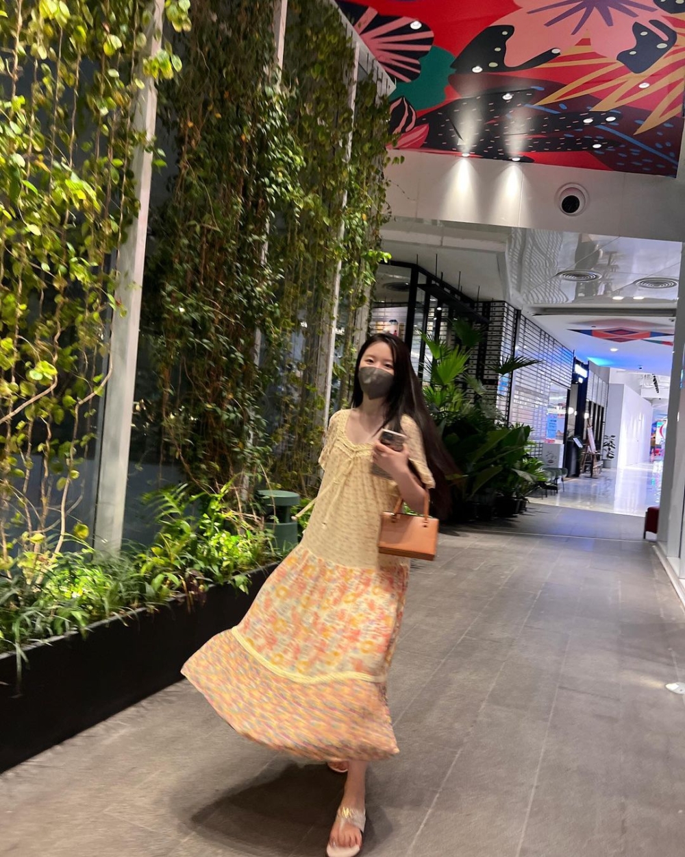 拼接碎花洋裝更慵懶